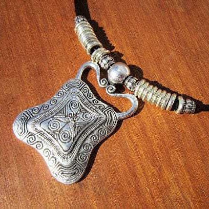 Retro Distressed-style Fashion Necklace