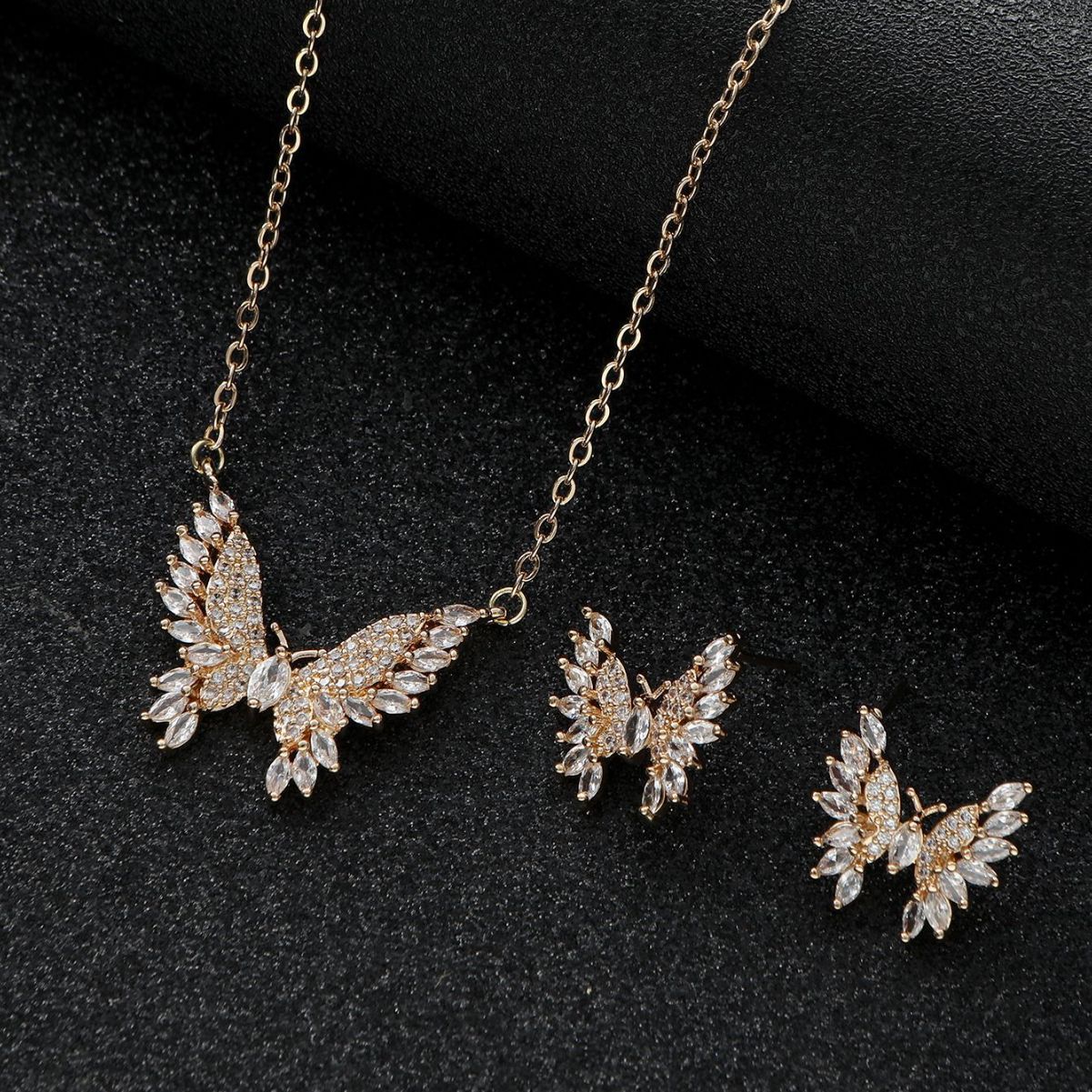 Affordable Luxury Angel Wings Butterfly Earrings & Necklace Two-Piece Set