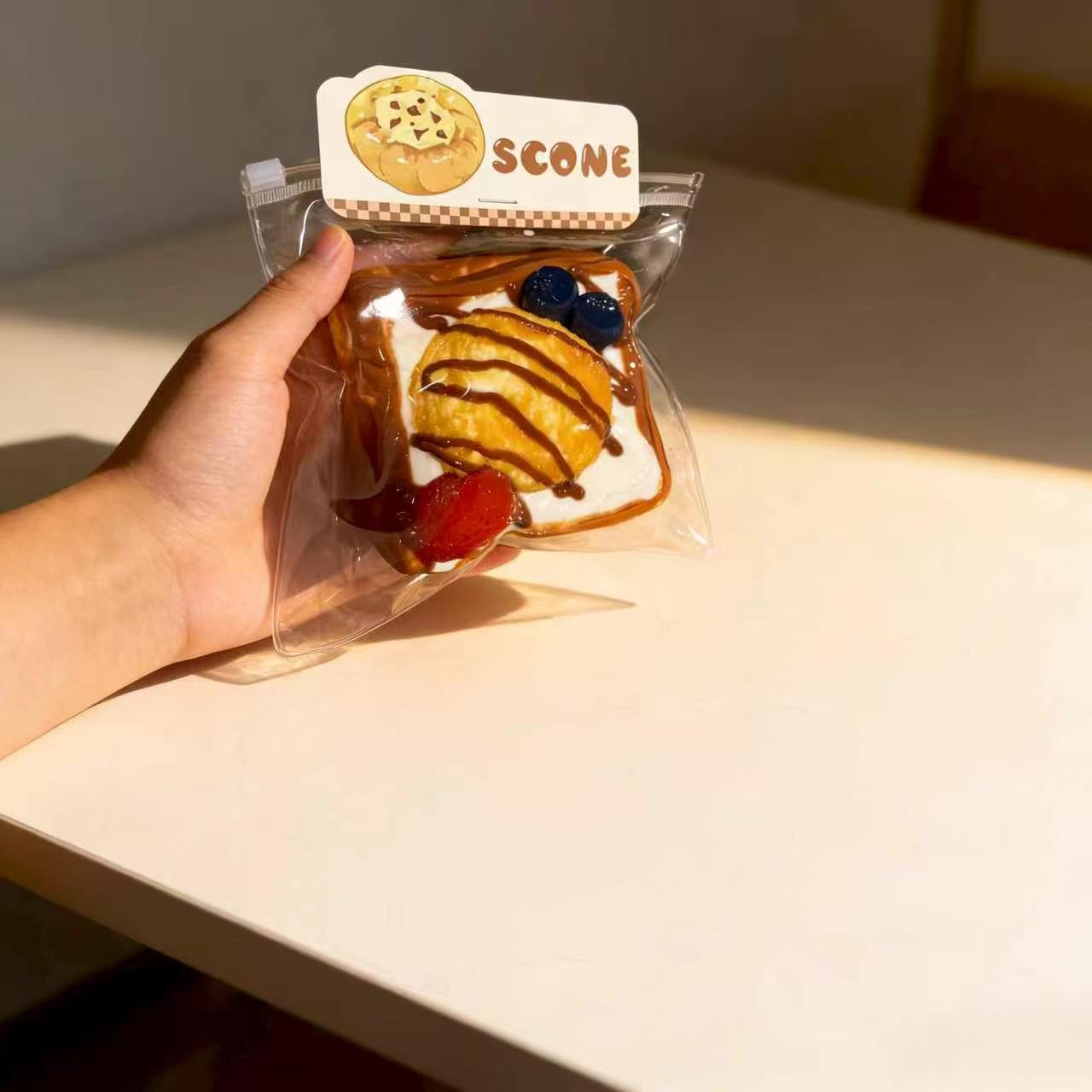 Creative Fruit Toast Stress-Relief Toy — foto 3