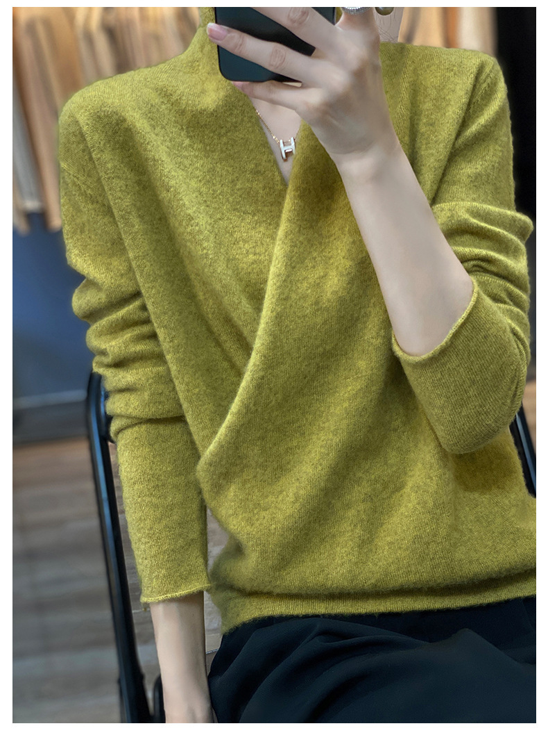 Title 8, Pure Wool V-neck Women