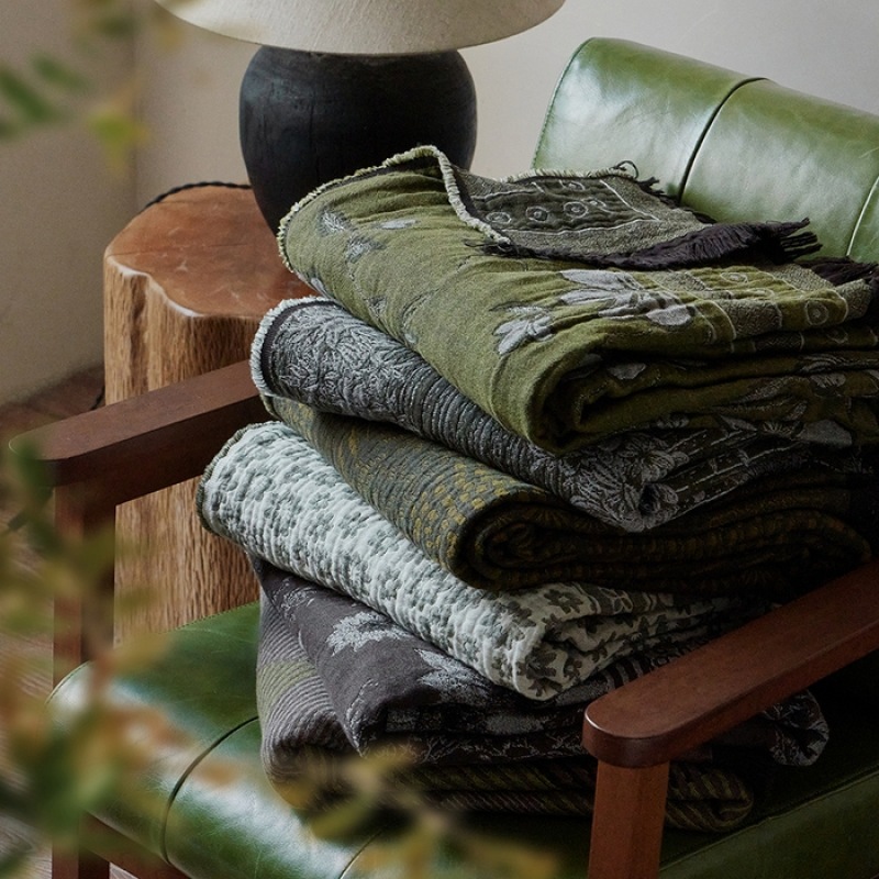This Retro-style All-cotton Jacquard Blanket