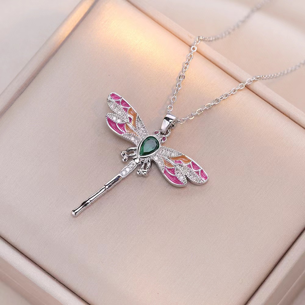 Stylish Dragonfly Pendant Necklace