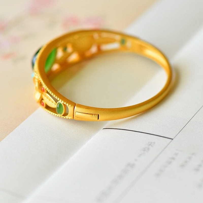 Design National Fashion Green Pine Hand Jewelry