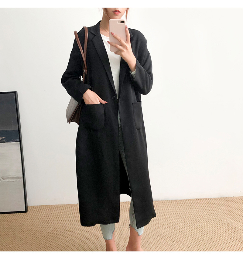 Title 6, Solid color silhouette loose coat