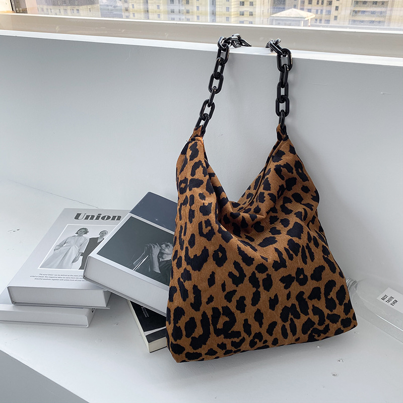 Leopard Print Zipper Closure