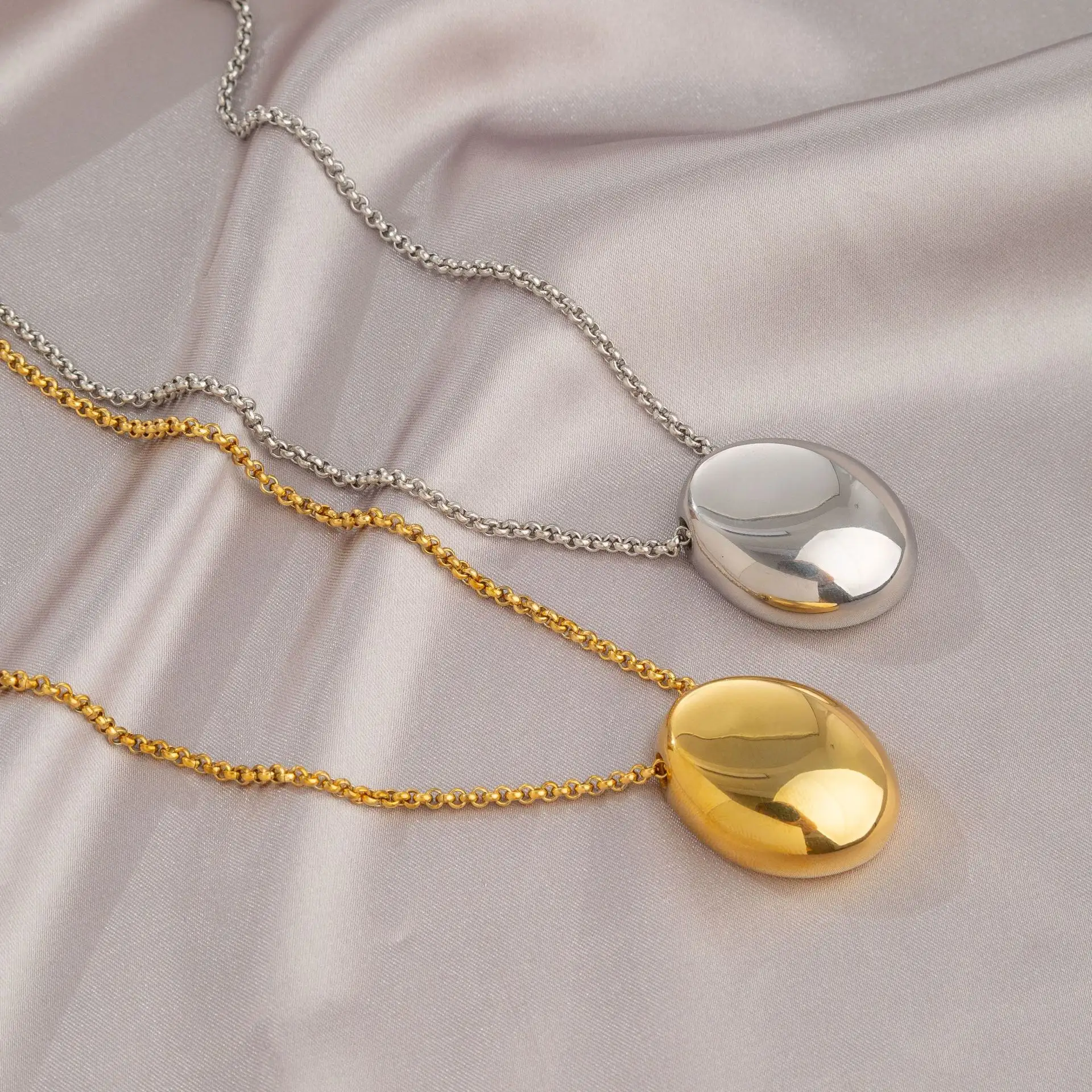 Titanium Steel Oval Pendant Necklace For Women Light Luxury Minority