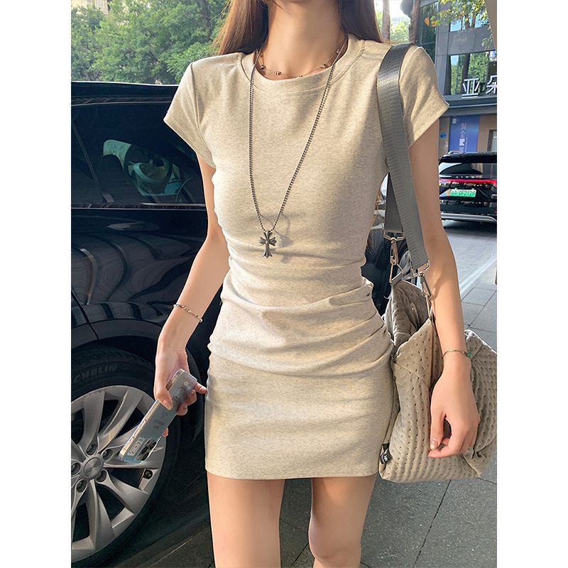 Figure-flattering Basic Short-sleeve Dress