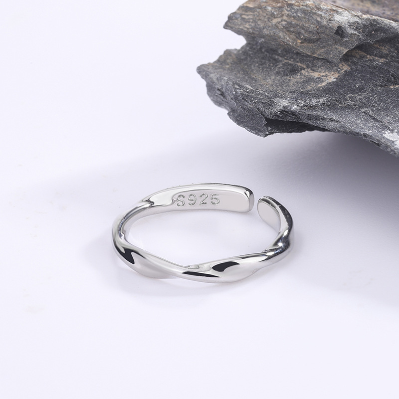 Japanese And Korean Style Simple And Irregular Twisted Ring