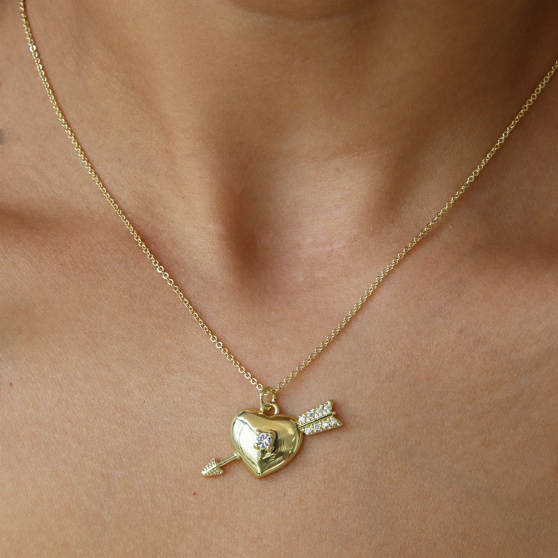 Heart-shaped Fashionable Delicate Clavicle-length Pendant Necklace