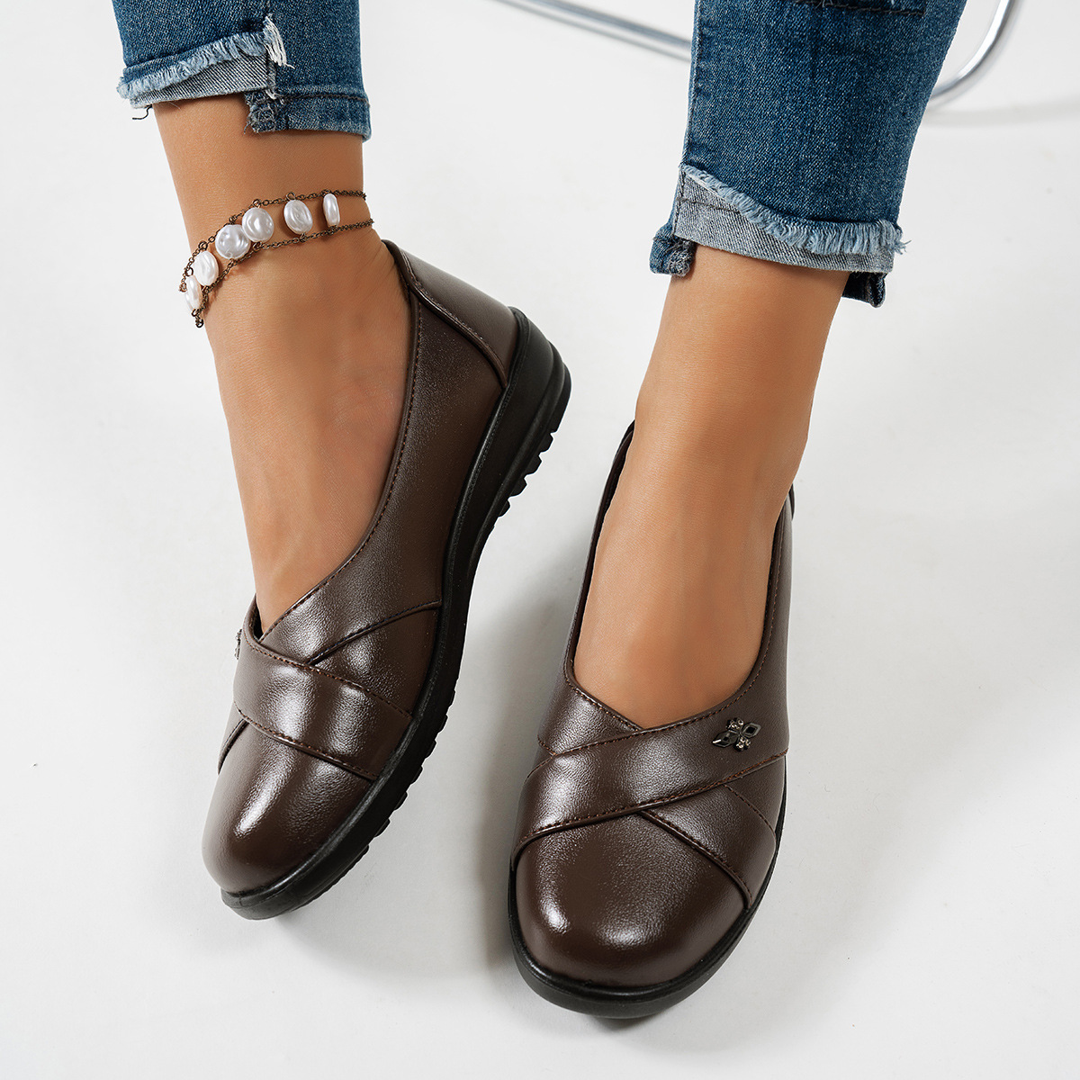 Womens Chanel-style Flat Loafers With A Metal Buckle And Tassel Detail