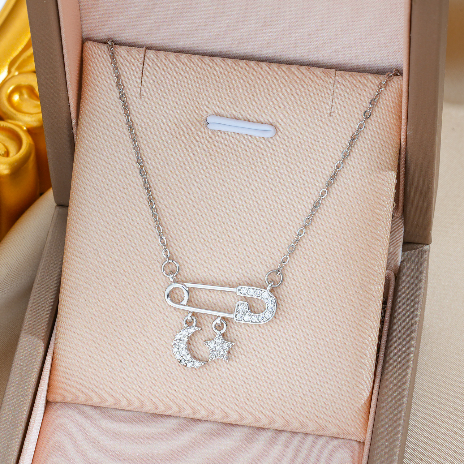 Special-interest Design Temperament Personality Copper Pendant Titanium Steel Clavicle Chain