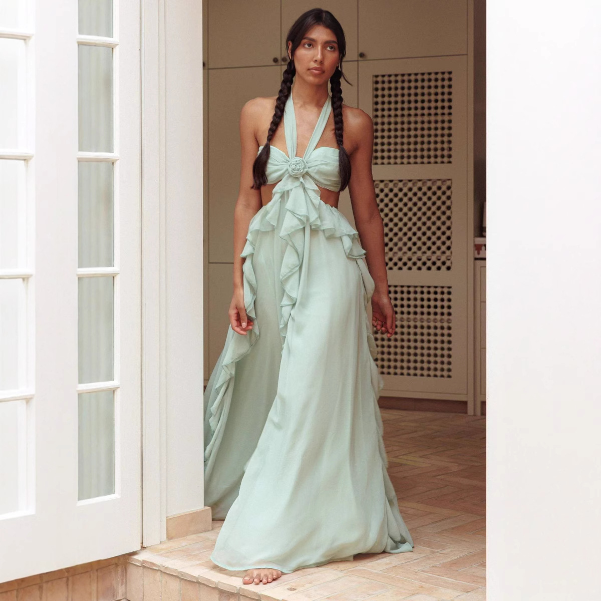 فستان نيش النسائي ذو الجزء العلوي الأنبوبي والمكشكش