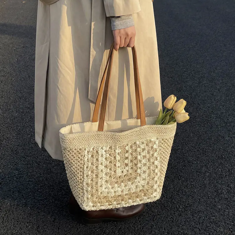 Color-block Hollow-out Hand-woven Straw Bag