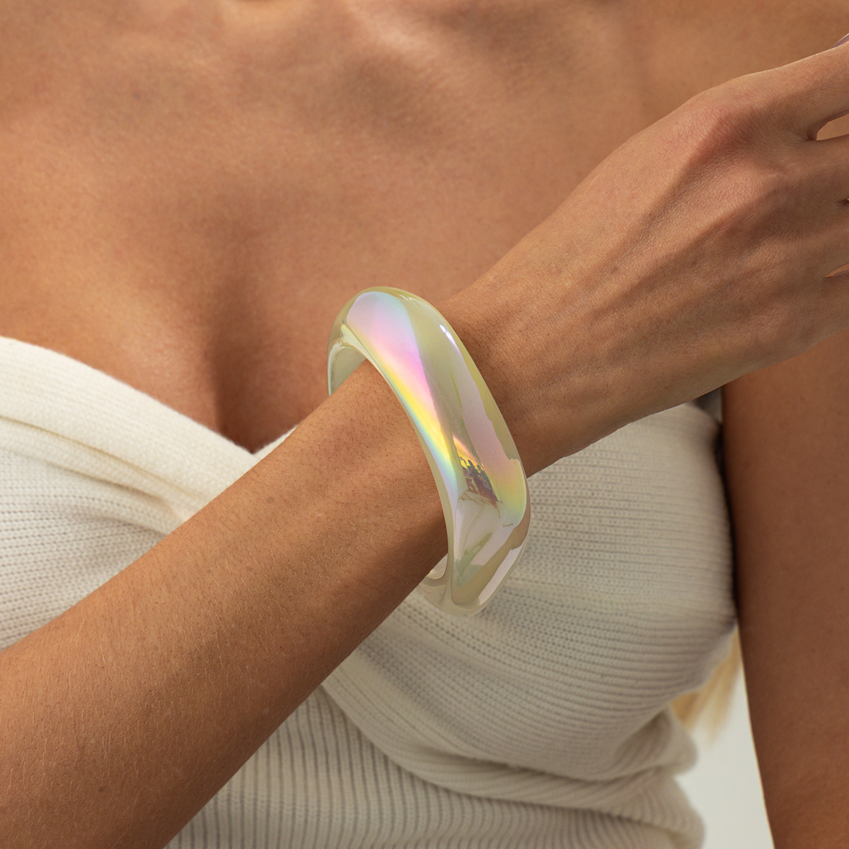 Personalized Iridescent Resin Bracelet With A Gradient Effect