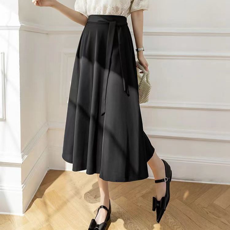 A-Line Skirt Draping Mid-Length in Black