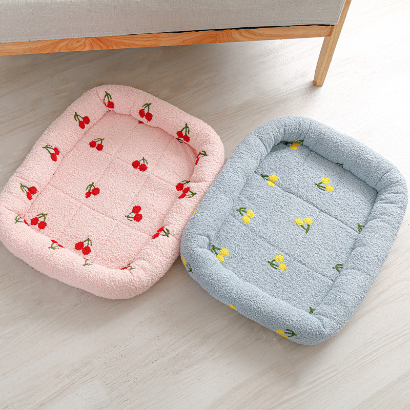 Cloud-soft, Pastoral-style Pet Bed — image 1