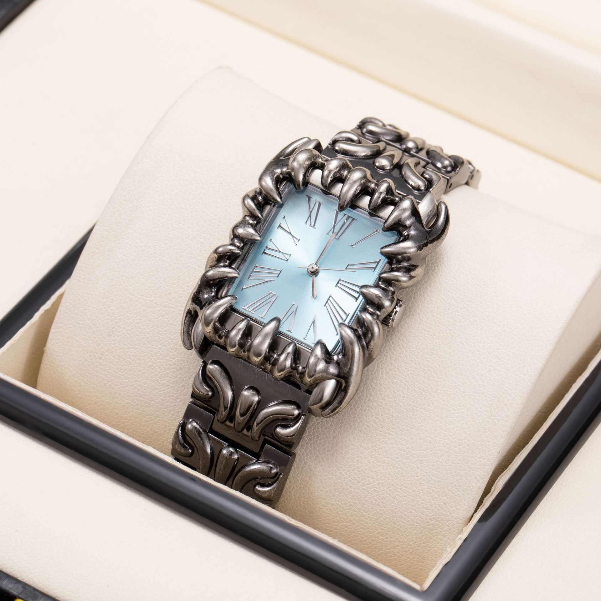 European And American Style Retro Personalized Embossed Irregular Shaped Pointed Claw Mens Watch 6