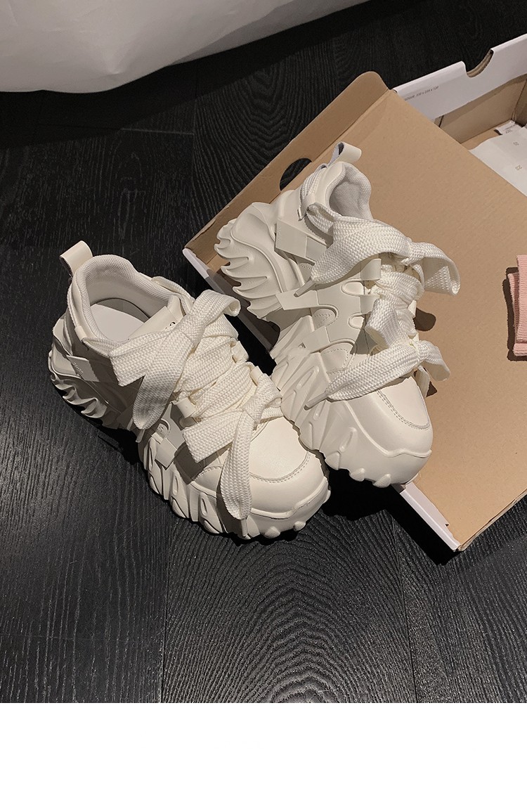 حذاء نسائي كاجوال بارتفاع منصة وتصميم مناسب للجميع