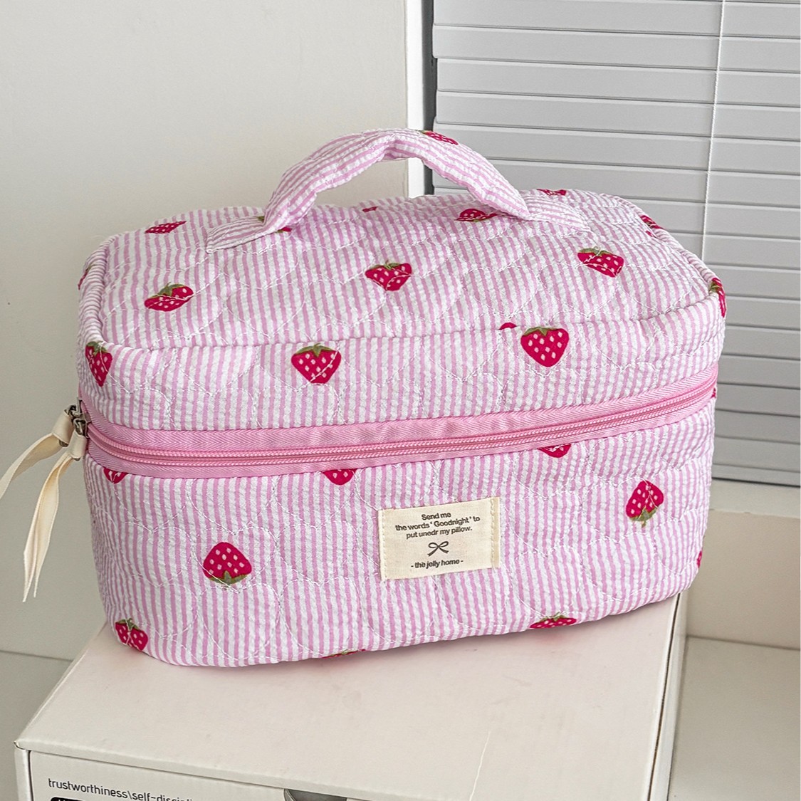 New Quilted, Exquisitely Printed, Large-Capacity Strawberry-Striped Makeup Bag