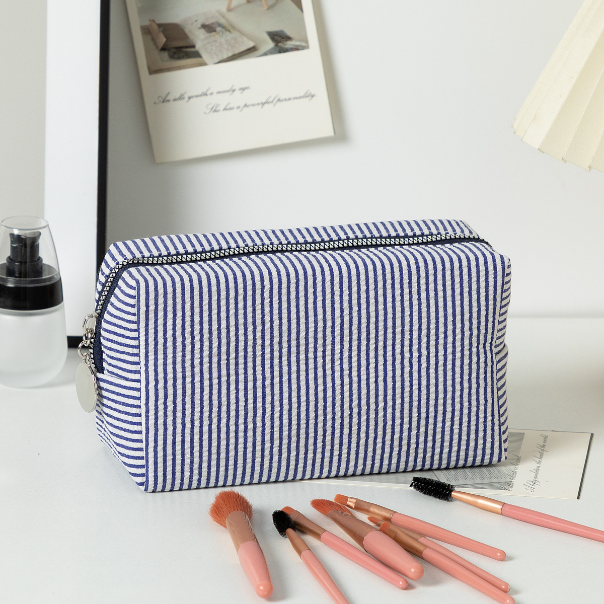 https://cf.cjdropshipping.com/quick/product/7fa97491-4834-459b-b78c-26b3996d0769.jpg