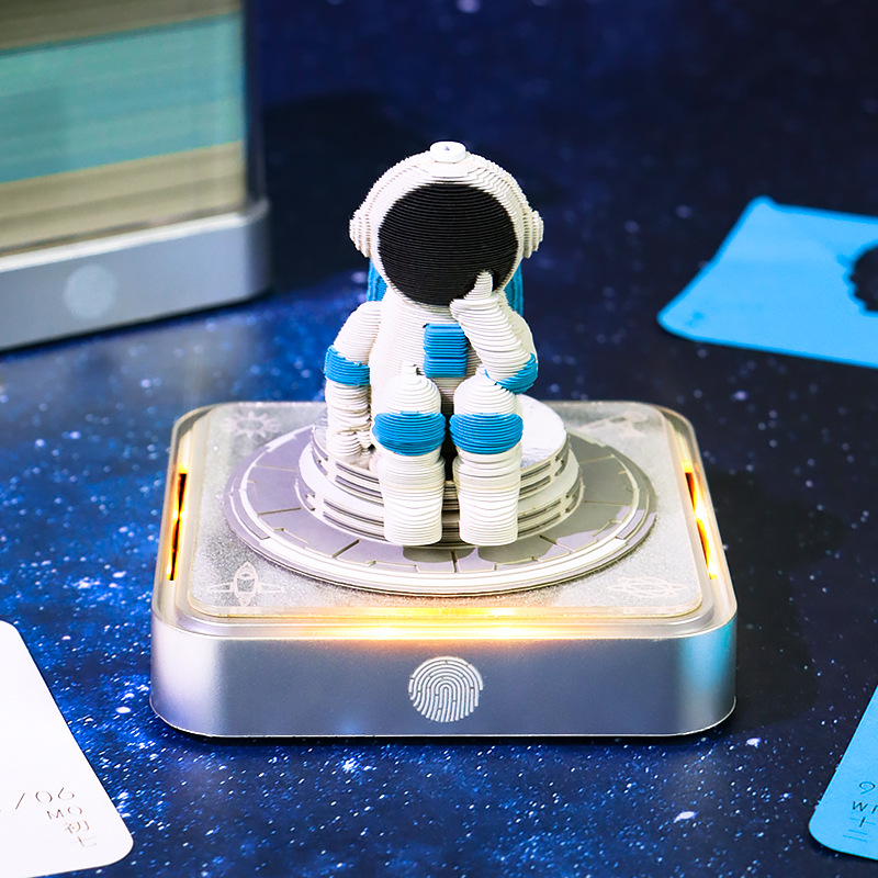 Creative 3D Sticky Notes Paper Carving Calendar Space Walker - Shop at LoveMi