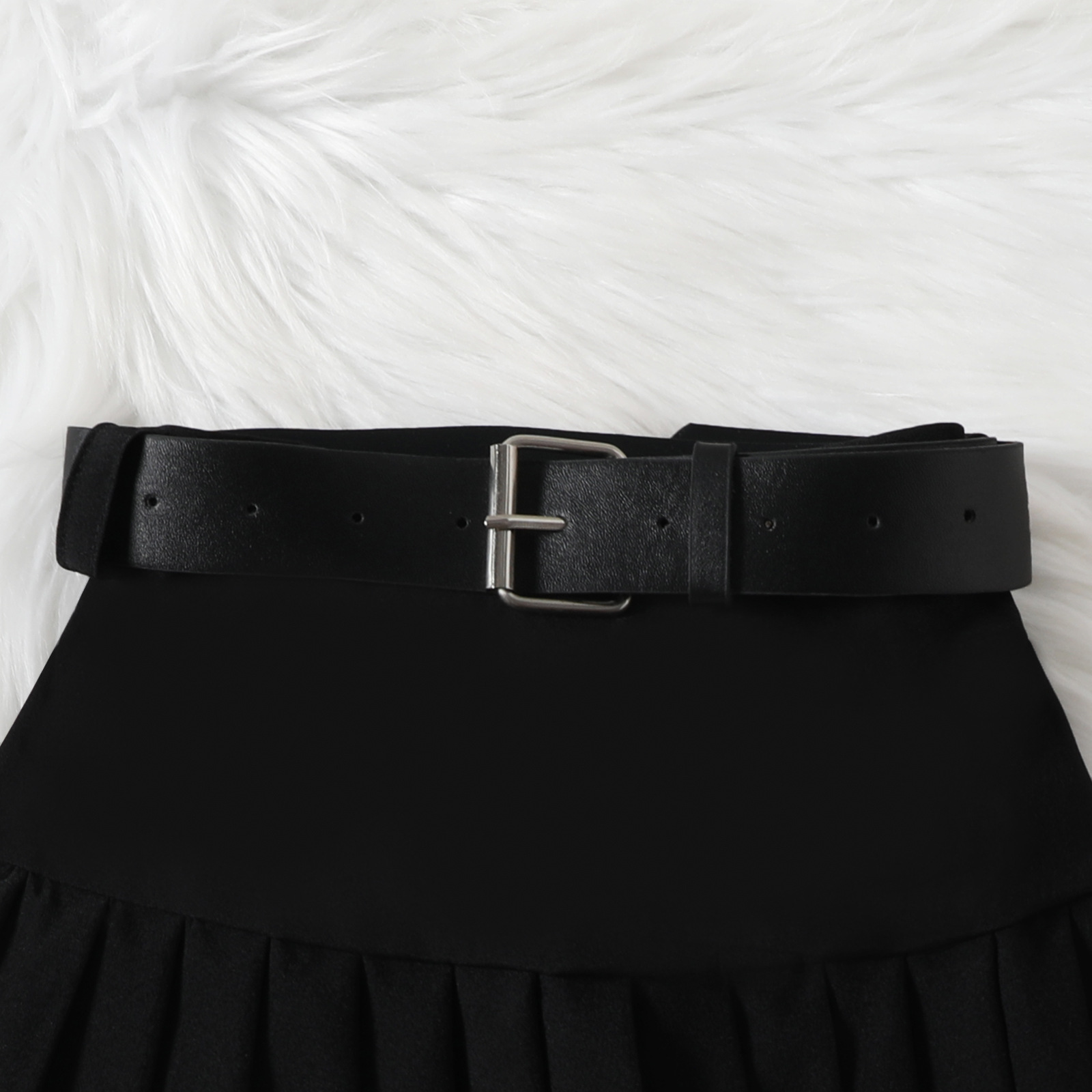 Girls' Fashionable V-neck Solid Color Single-breasted Vest Top Pleated Skirt Belt Three-piece Set - Image 8