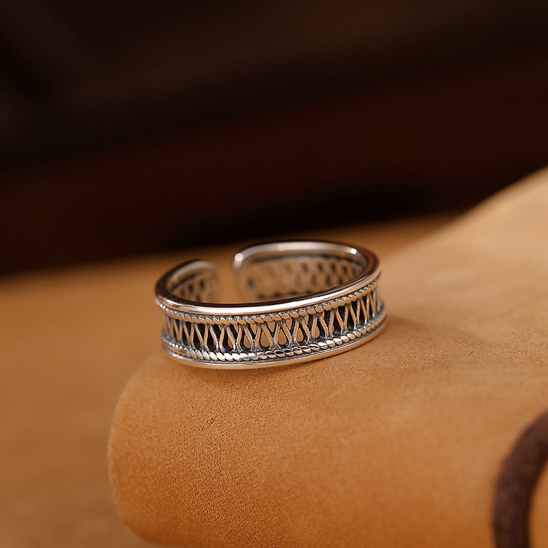 Retro Hollow Striped Ring Classical Opening