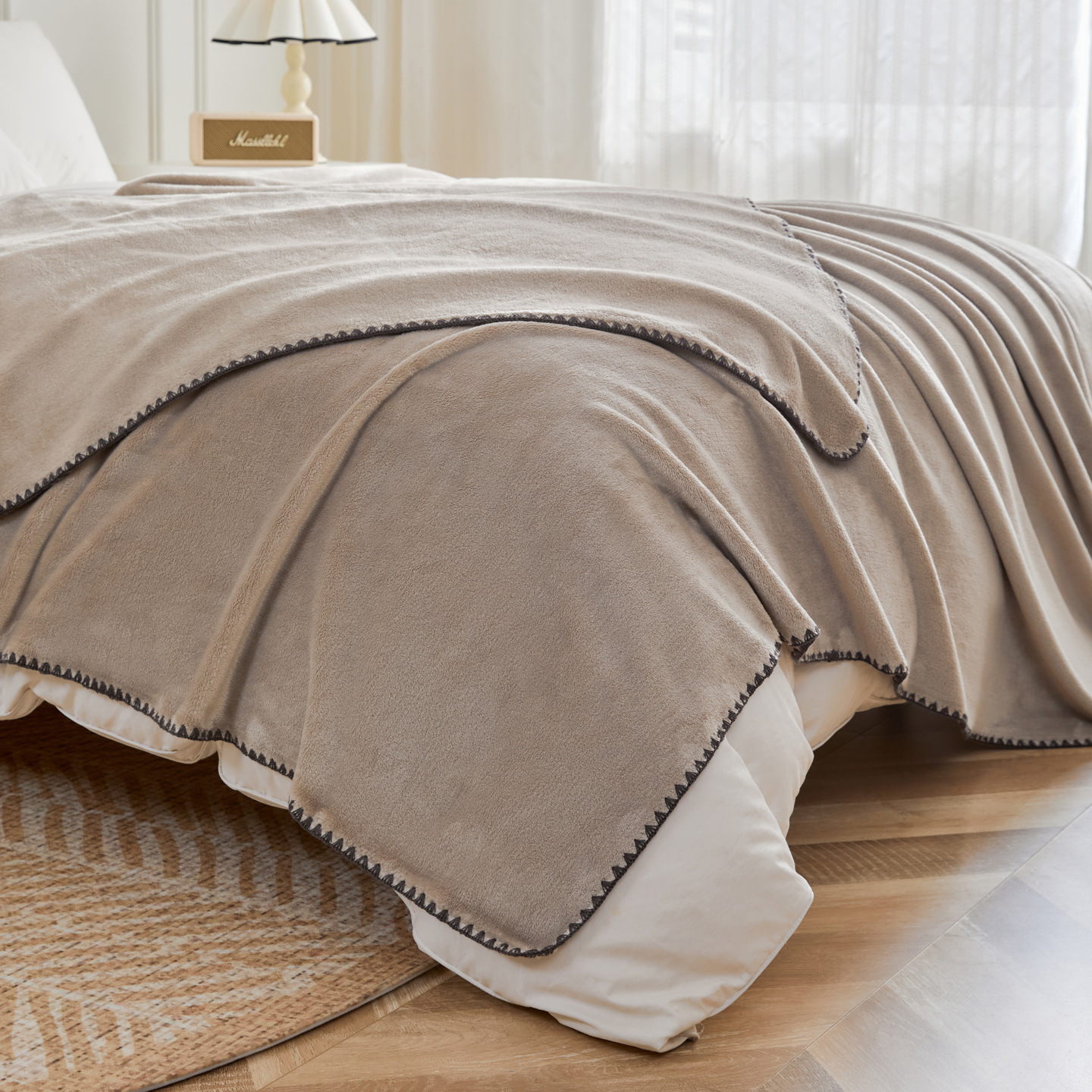 Pătură din fleece cu broderie tip „shell” din flanelă, clasa A