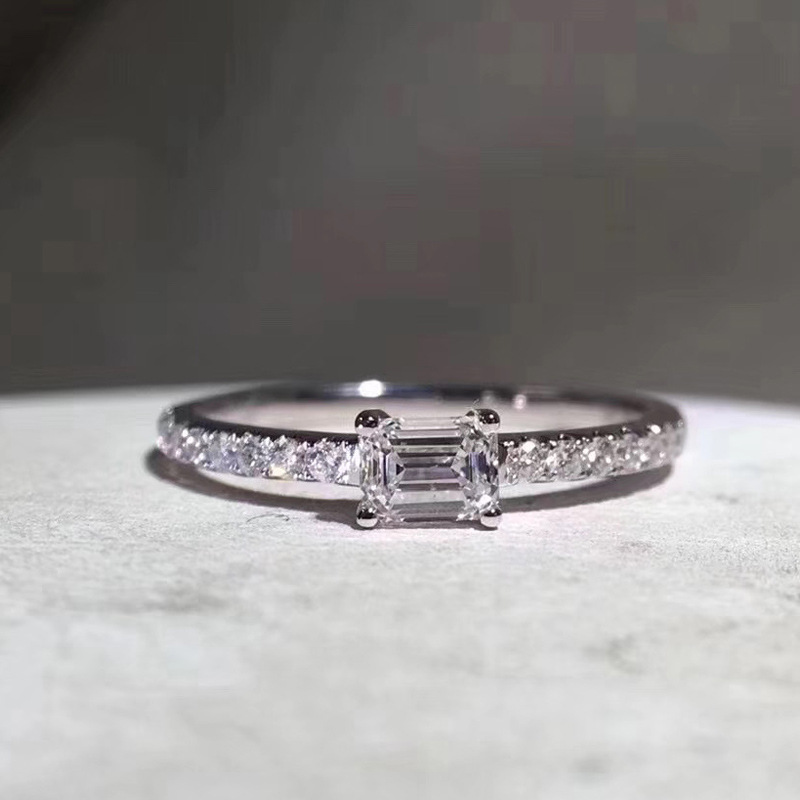 Fashion Exquisite Bar-shaped Rock Candy Rectangular Diamond Ring