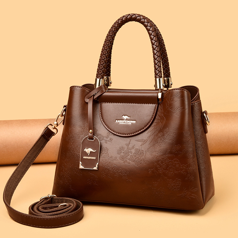 Geantă crossbody de damă, din piele moale, cu umăr în relief
