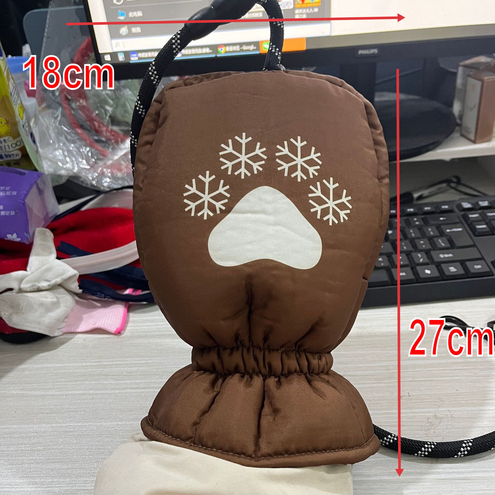 Warm Waterproof Gloves For Pet Lovers With A Dog Leash