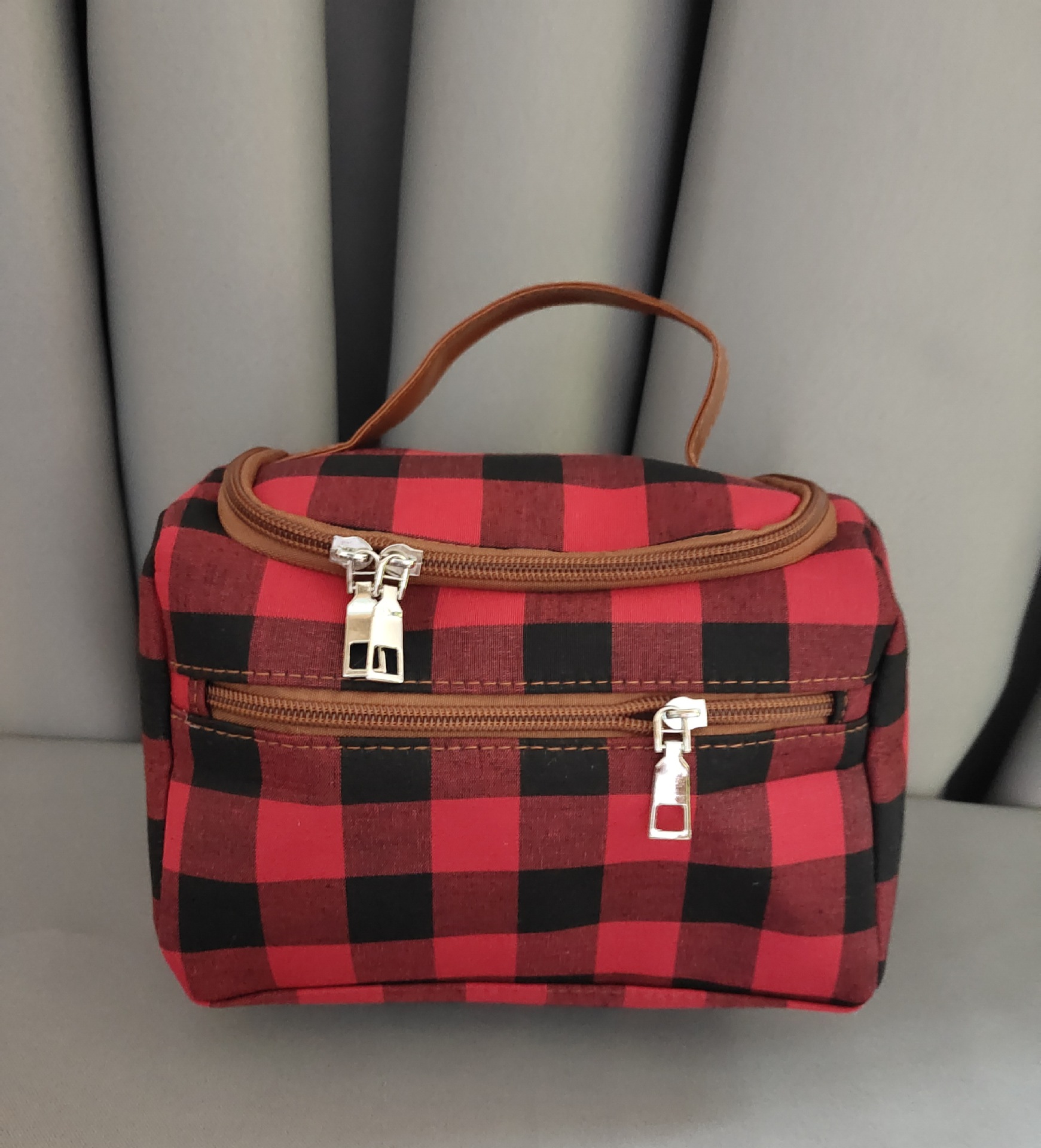 حقيبة صغيرة للسفر لعطلة نهاية الأسبوع - تصميم نسائي