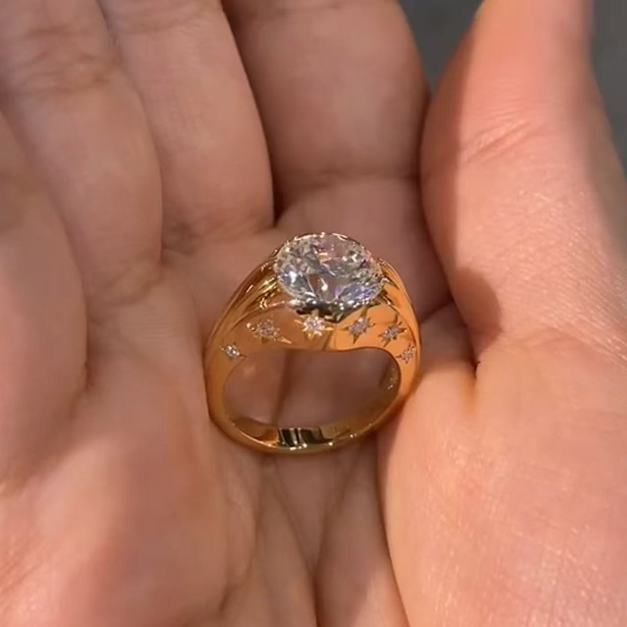 Medieval Eight-Pointed Star Flashing Ring