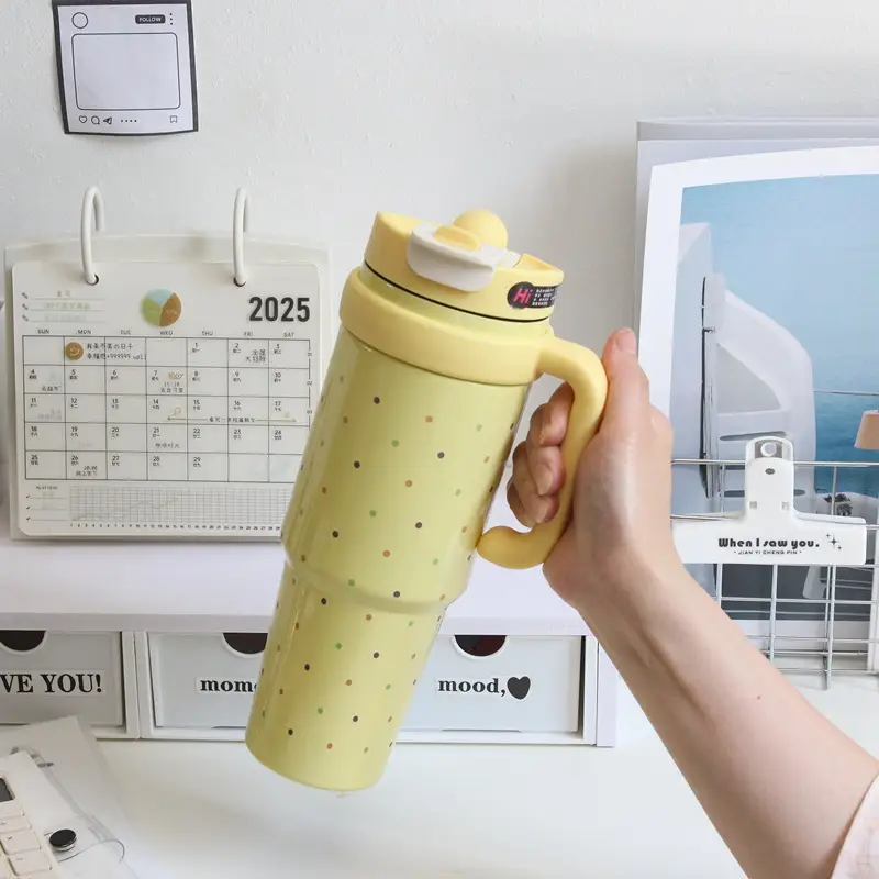 Simple Large-capacity Straw-equipped Ice-brew Cup