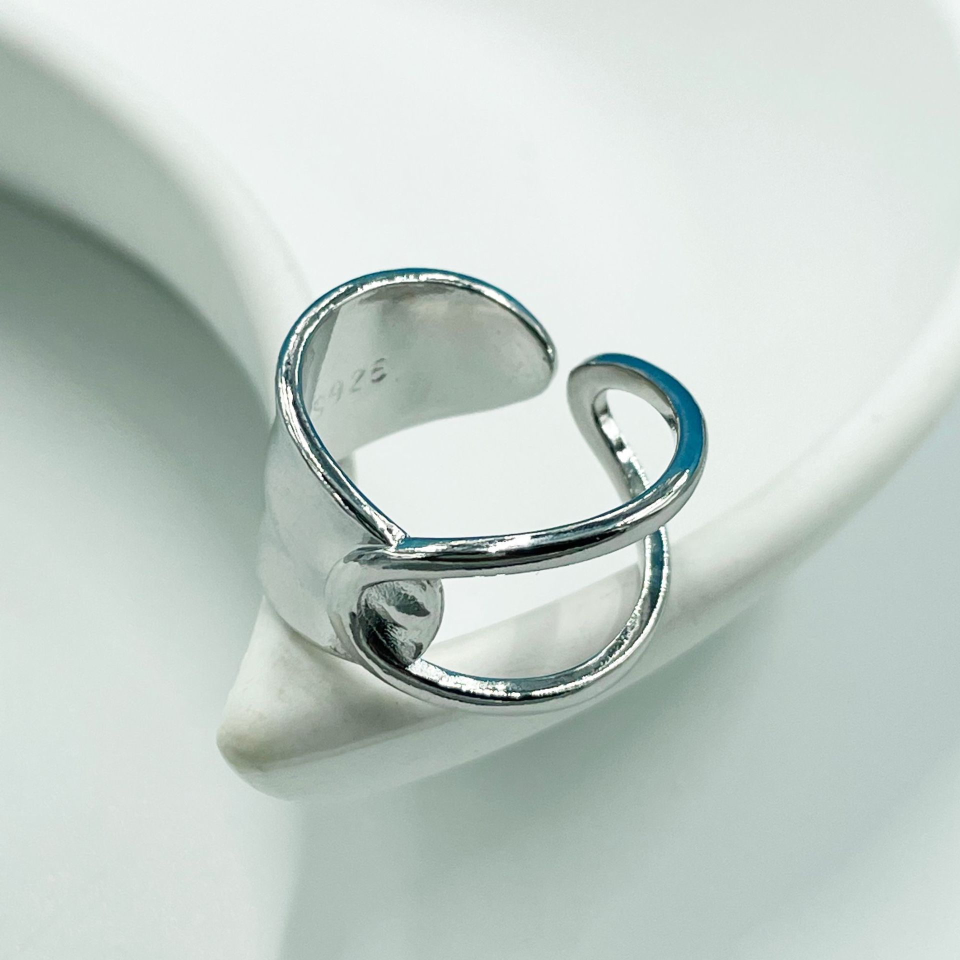 French-style Hollowed-out Asymmetrical Personalized Ring
