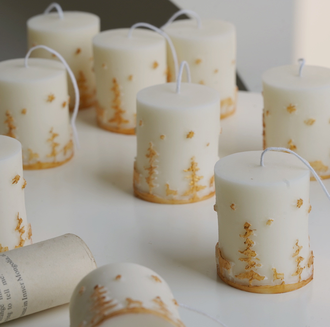 Title 19, Christmas Candle Hand-painted Relief Cylinder