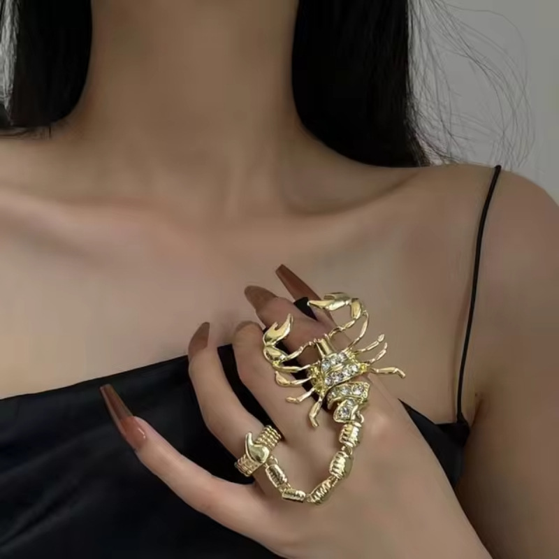 Halloween Exaggerated Diamond Scorpion Chain Ring