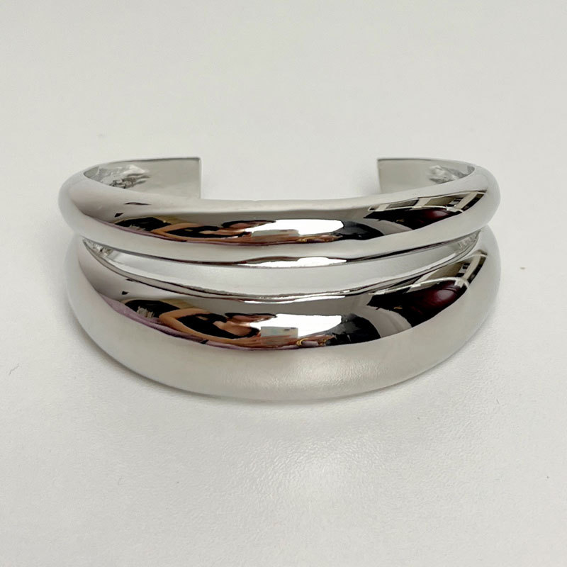 Niche Minimalist Style Irregular Metal Glossy Open Design