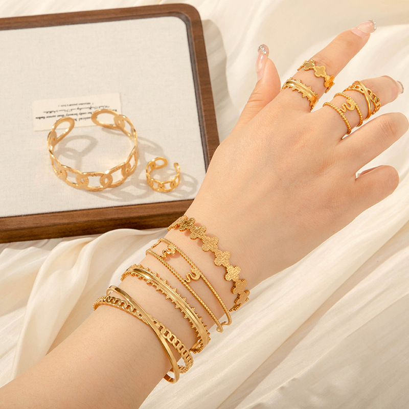 Stainless Steel Serpentine Clover Ring Bracelet