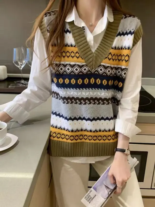 Retro V neck Rhombus Vest Women's Knitted Jacquard Sleeveless Sweater Green Vest - Shop at LoveMi