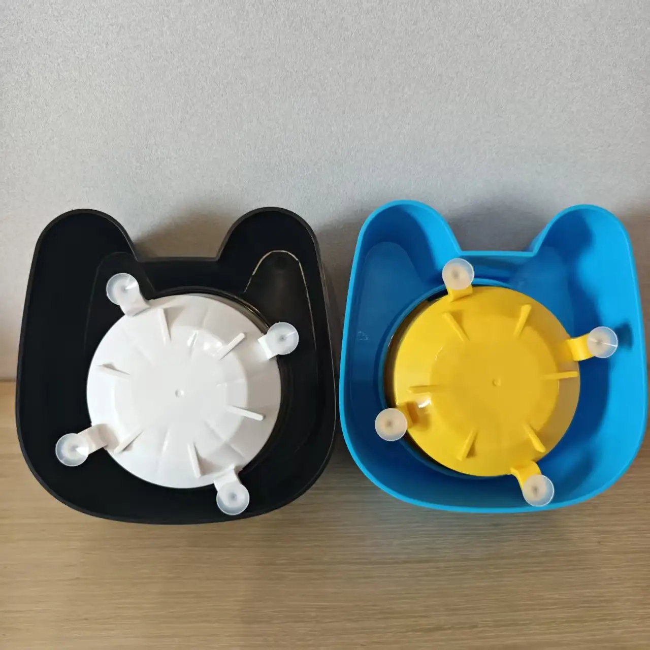 Liquid-feeding Dog Anti-slip Ball Bone-shaped Slow-feeding Pet Bowl