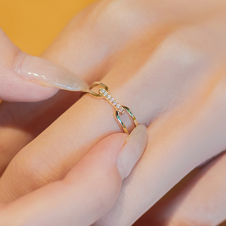 Women's Fashion Simple Rhinestone Index Finger Ring