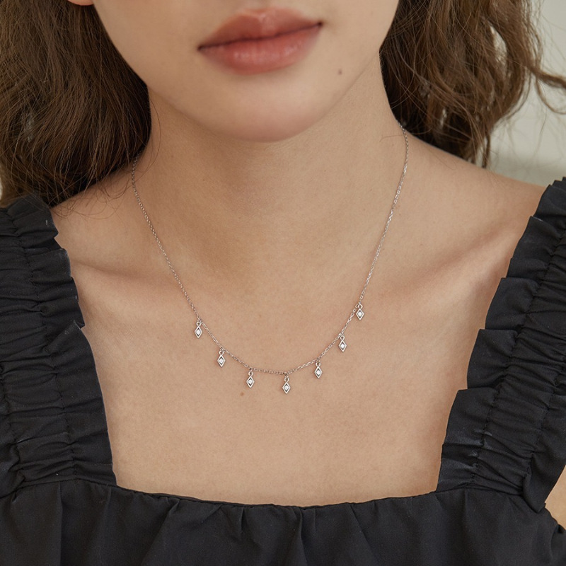 Babys-breath Pendant Clavicle Chain, Niche Design, Womens Necklace thumbnail 3