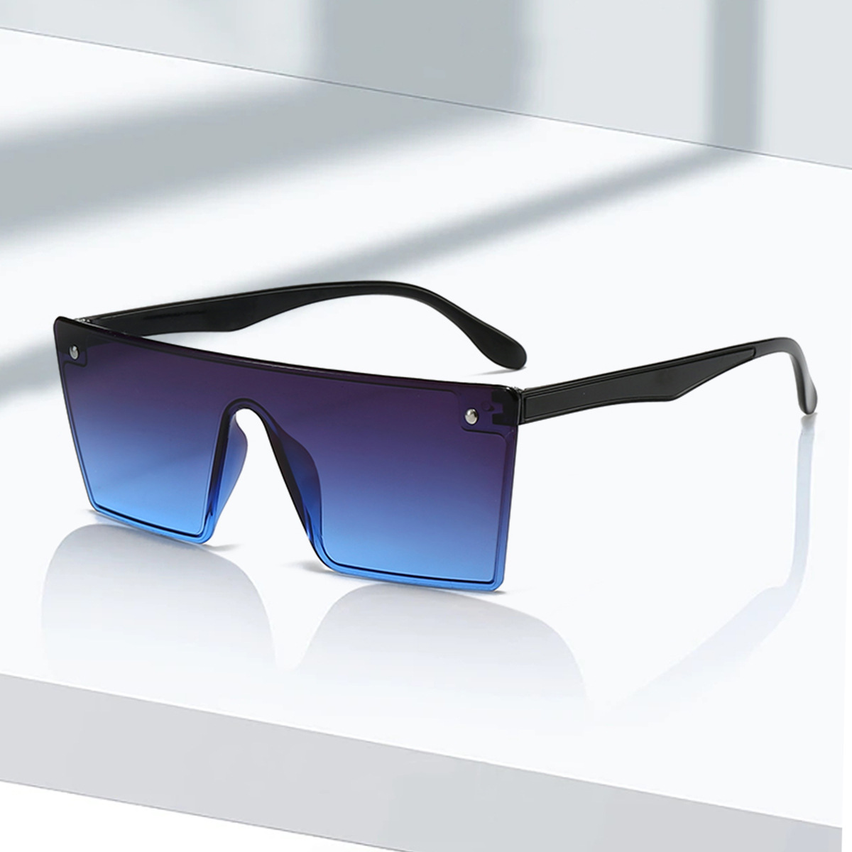 Oversized Slimming One-piece Sunglasses That Are A Social Media Hit