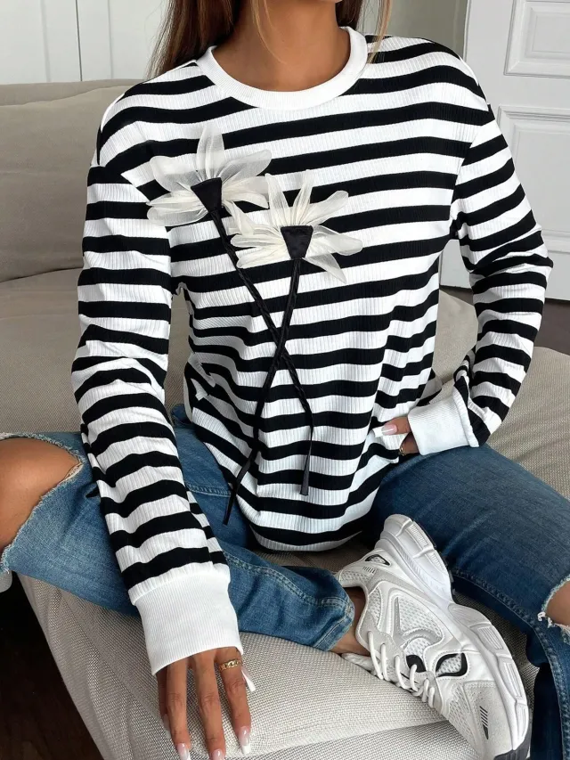 Leisure Long Sleeve Crew Neck Striped Floral Sweatshirt White - Shop at LoveMi