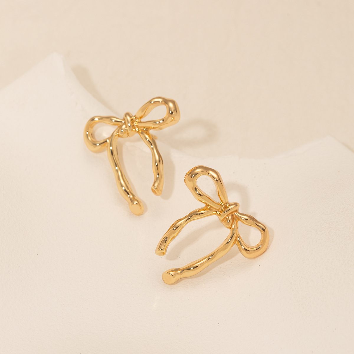 Gold Bow Stud Earrings Simple Fashion - Image 2