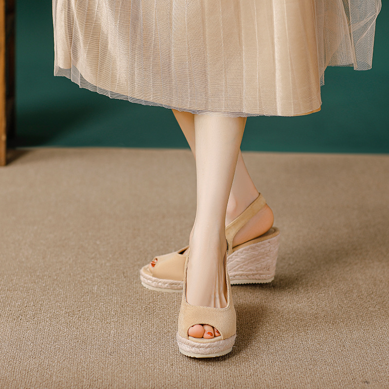 Summer Sponge Cake-Style Thick-Soled Waterproof Platform High-Heel Fashionable Cross-Strap Buckle Sandals For Women