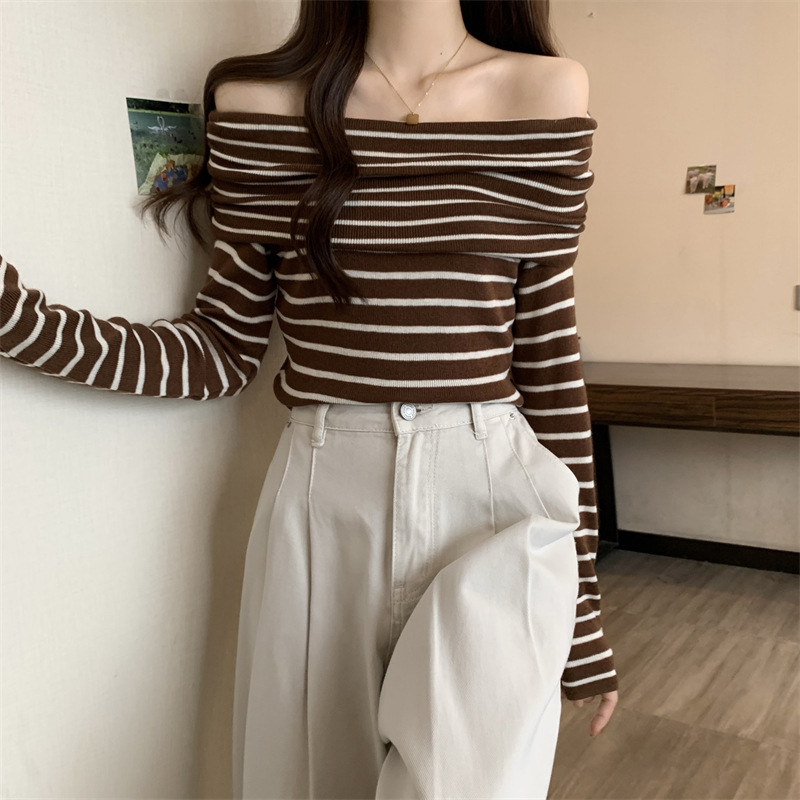 Title 9, Autumn New Off-shoulder Striped Sweater