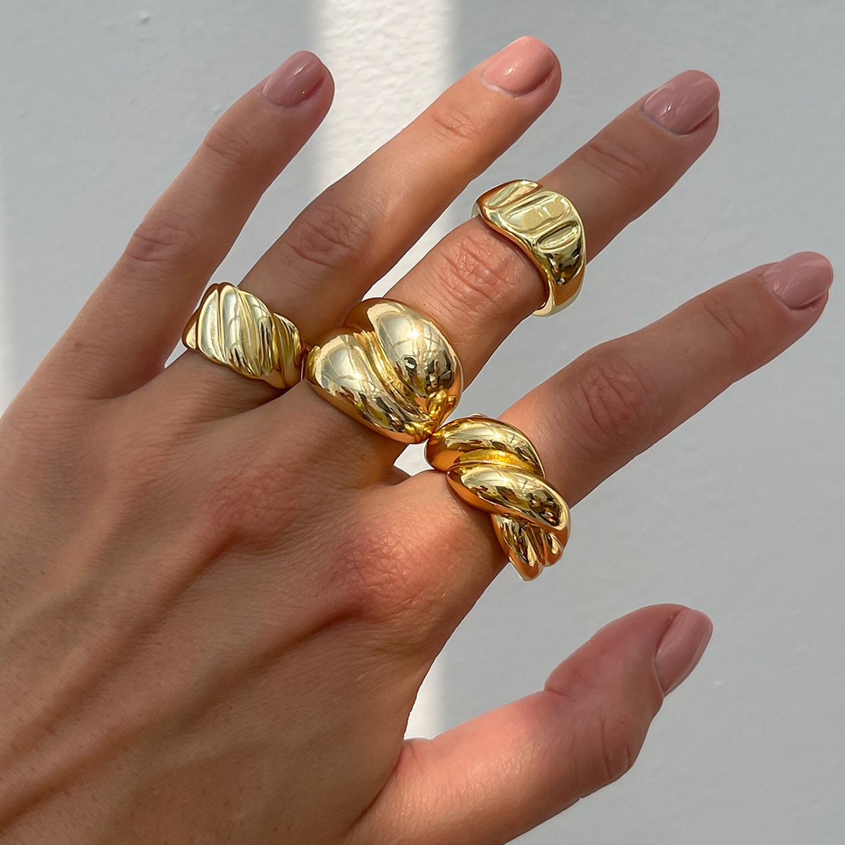 Women's Exaggerated Instagram-Style Metallic Glossy Geometric Cross Ring