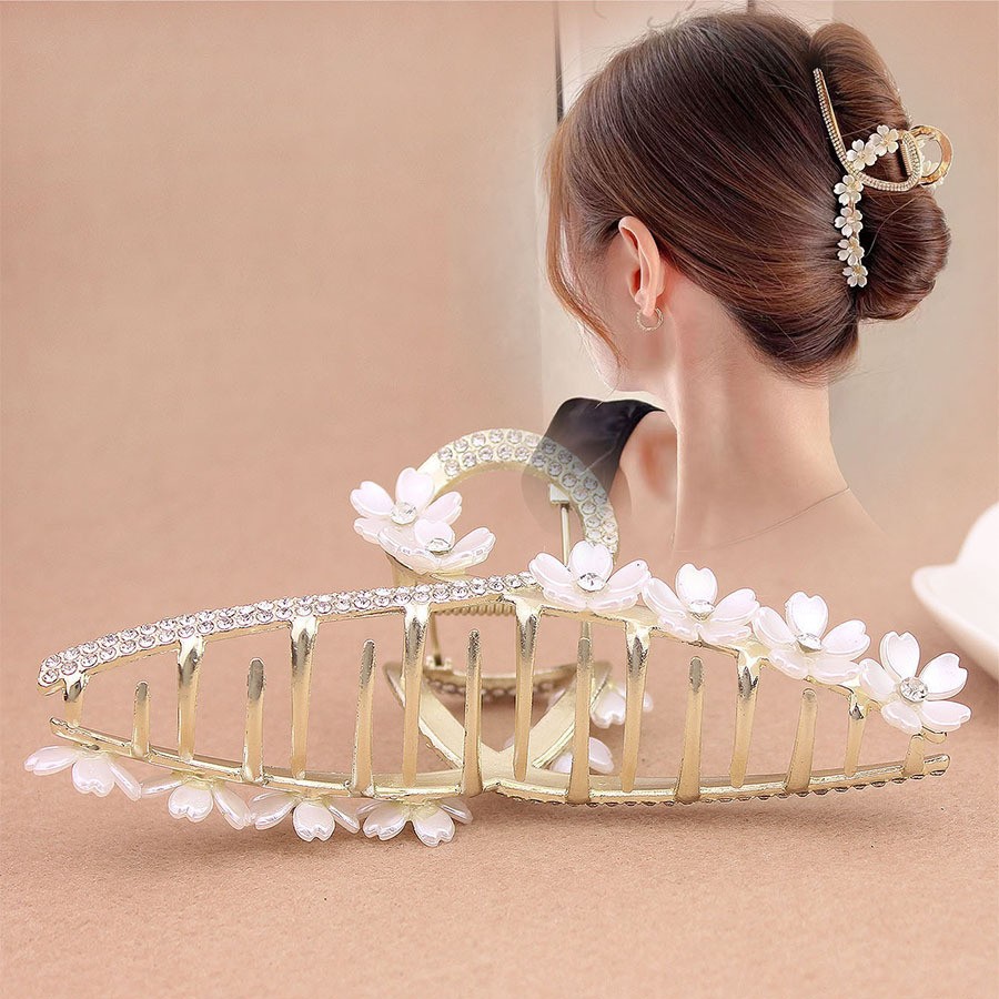 New Heart-shaped Metal Hair Clip With A Gold Trim For The Back Of The Head